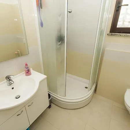 2 Bedroom Holiday Šišan