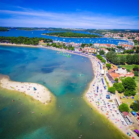 Apartamento 2 Bedroom Holiday Šišan