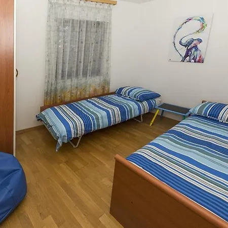 2 Bedroom Holiday Šišan